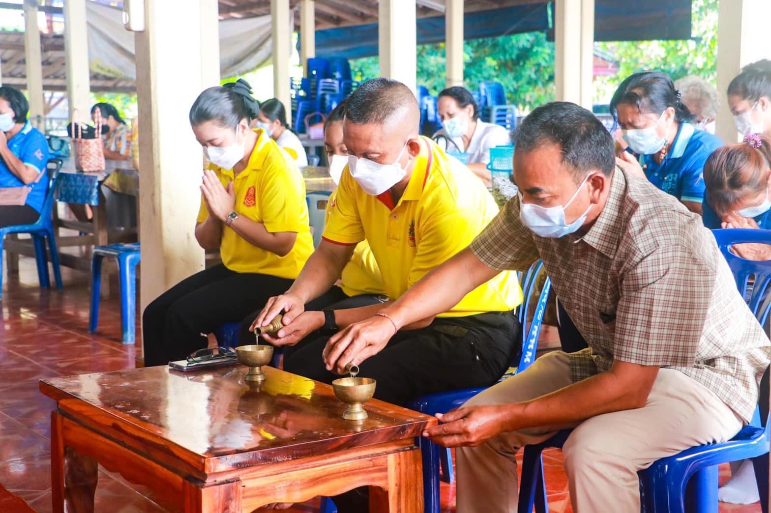 พิธีทำบุญตักบาตร เนื่องในวันวิสาขบูชา พร้อมปลูกต้นมะค่า จำนวน 200 ต้น