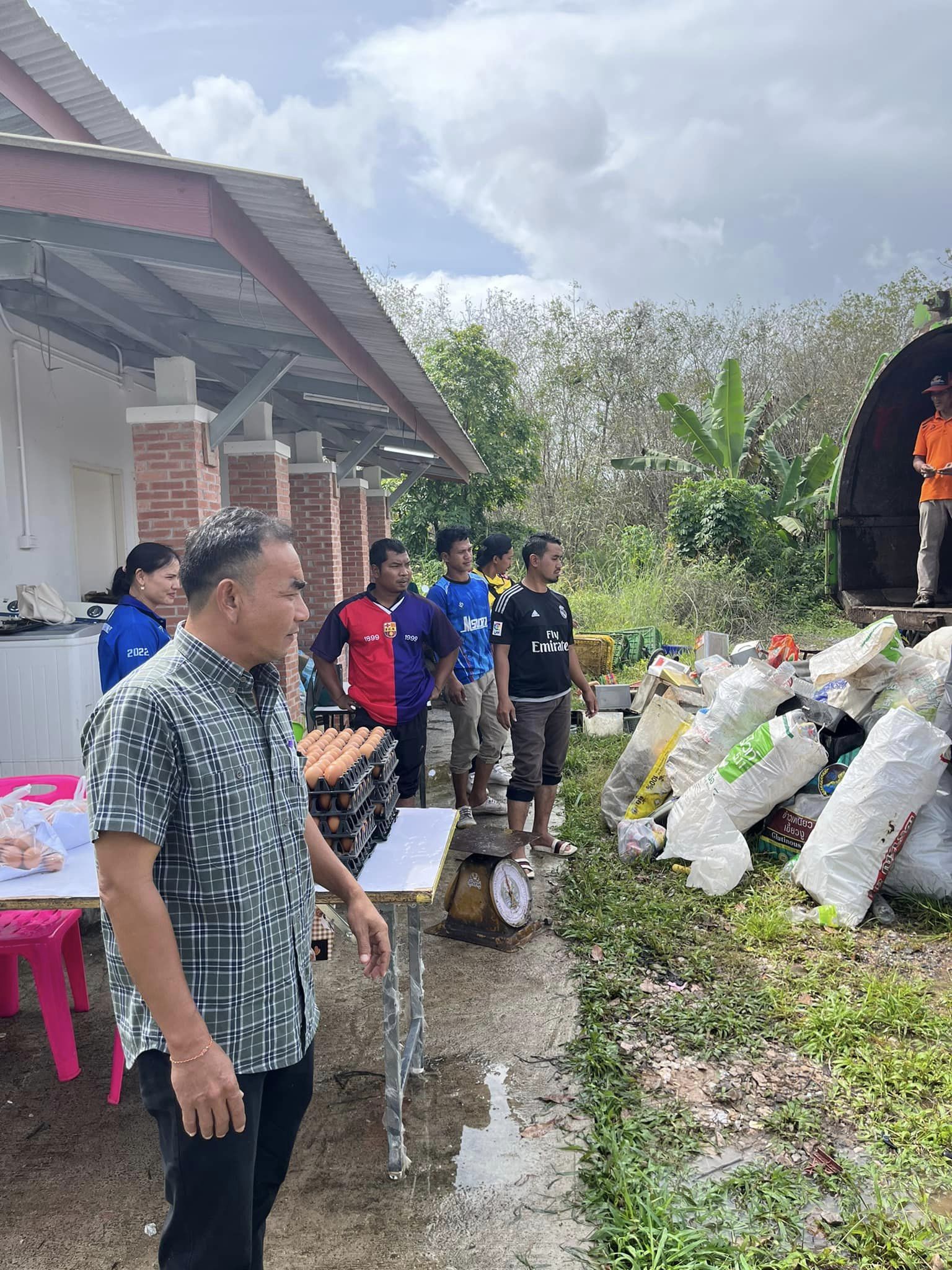 โครงการบริหารจัดการขยะมูลฝอยตำบลช้างให้ตก ประจำปีงบประมาณ 2566 ครั้งที่ 3 (ขยะแลกไข่) วันที่ 25 มกราคม 2566 เวลา 09.00-12.00น  ณ อาคารอเนกประสงค์องค์การบริหารส่วนตำบลช้างให้ตก #ขอขอบคุณทุกความร่วมมือค่ะ  #ช้างให้ตกหมู่บ้านสะอาด🤍 #ผลการปฏิบัติงานเป็นไปด้วยความเรียบร้อย