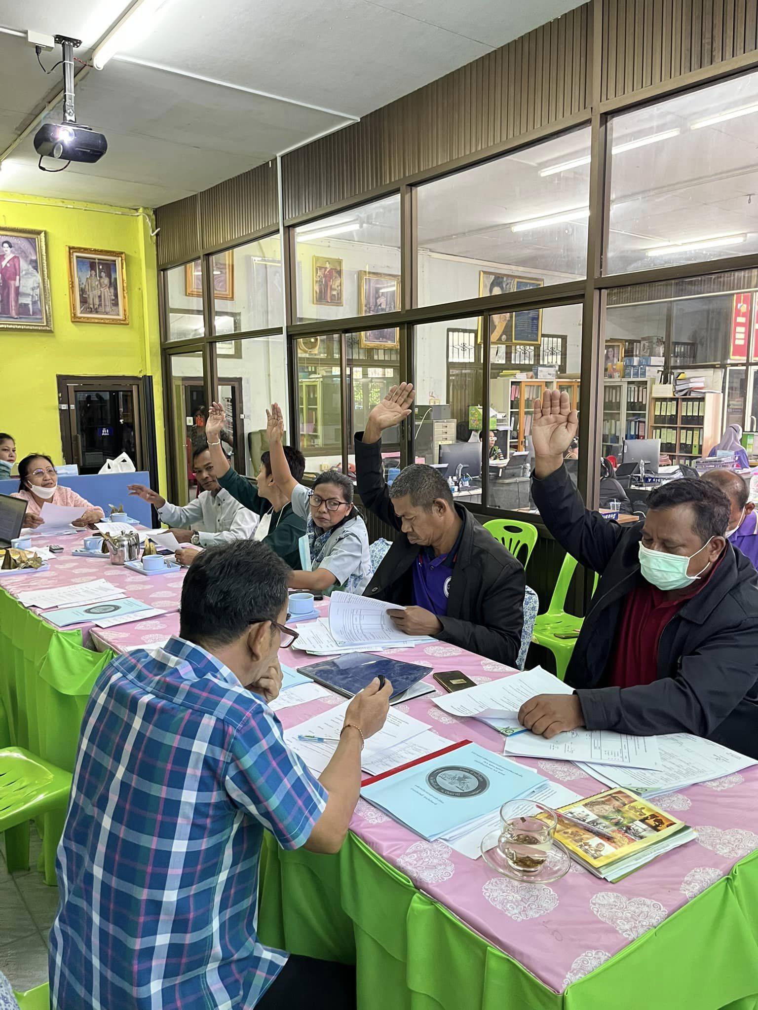 ประชุมสภาองค์การบริหารส่วนตำบลช้างให้ตก สมัยสามัญ สมัยที่ 1 ครั้งที่ 1 ประจำปี 2566 วันที่ 15 กุมภาพันธ์ 2566 เวลา 10.00 น.  ณ ห้องประชุมองค์การบริหารส่วนตำบลช้างให้ตก