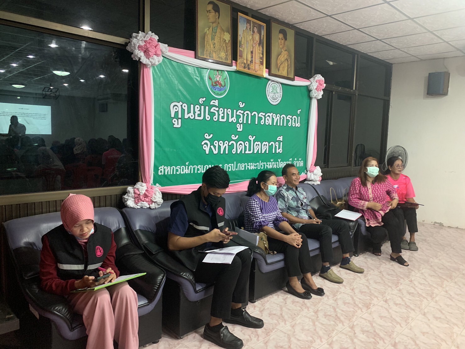 นายณัฐวุฒิ ยินดีจิตต์ นายกองค์การบริหารส่วนตำบลช้างให้ตก เมื่อวันที่ ๑๘ เมษายน ๒๕๖๖ เวลา o๙.oo น. นายณัฐวุฒิ ยินดีจิตต์ นายกองค์การบริหารส่วนตำบลช้างให้ตก เป็นประธานเปิดโครงการส่งเสริมการออกกำลังกายด้วยวิถีไทย ณ สหกรณ์การเกษตร กรป.กลาง มะปรางมัน ปัตตานี จำกัด จัดทำโดย เครือชายพัฒนาสังคมและความมั่นคงของมนุษย์ตำบลช้างให้ตก สนันสนุนงบประมาณจากกองทุนส่งเสริมการจัดสวัสดิการสังคม ระบบกระจาย กรมพัฒนาสังคมและสวัสถิการ กระทรวงการพัฒยาสังคมและความมั่นคงของมนุษย์