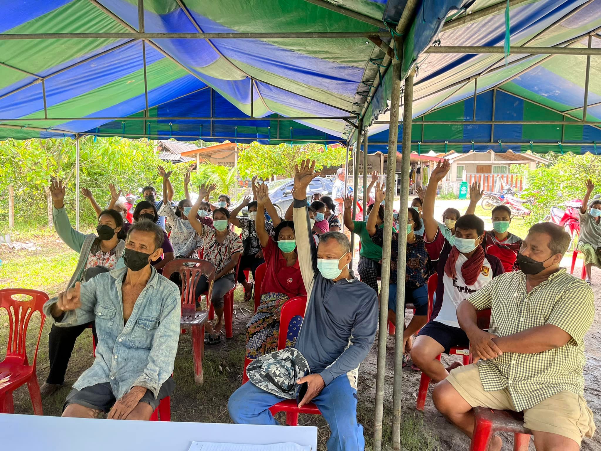 วันนี้ 6 พฤษภาคม 2565 นายณัฐวุฒิ  ยินดีจิตต์ นายกองค์การบริหารส่วนตำบลช้างให้ตก ได้ประชุมประชาคมสมาชิกผู้ใช้น้ำประปา หมู่ที่ 4 บ้านปุหรน ตำบลช้างให้ตก อำเภอโคกโพธิ์ จังหวัดปัตตานี มติที่ประชุม  -เห็นชอบ 50 เสียง  -ไม่เห็นชอบ -เสียง -งดออกเสียง -เสียง มอบให้องค์การบริหารส่วนตำบลช้างให้ตกรับผิดชอบและดูแล ดำเนินการต่อไป